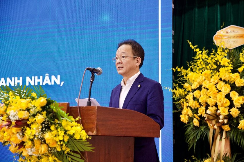 Doanh nhân Đỗ Quang Hiển, Chủ tịch Ban Điều hành CLB Cựu sinh viên Doanh nhân ĐHQGHN phát biểu tại sự kiện.