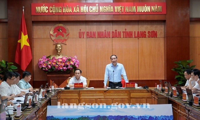 Ông Dương Xuân Huyên - Phó Chủ tịch Thường trực UBND tỉnh Lạng Sơn phát biểu tại hội nghị (Ảnh: Langson.gov.vn)