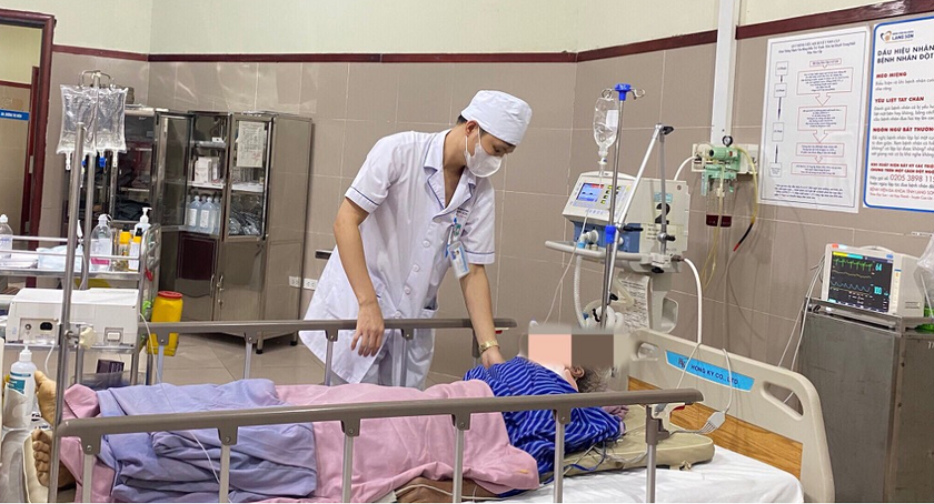 Một bệnh nhân cấp cứu tại Bệnh viện Đa khoa tỉnh Lạng Sơn do ngã khi trèo cây hồi (Ảnh: BVĐKLS)