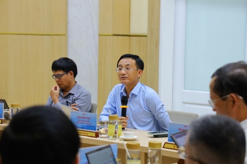 Phó Tổng Giám đốc PV GAS Trần Nhật Huy chủ trì cuộc họp.