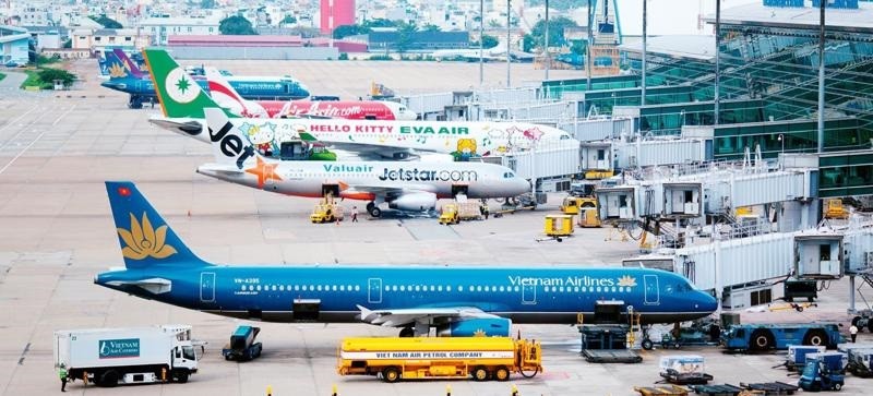 Khách quốc tế đến Việt Nam bằng đường hàng không tăng mạnh.