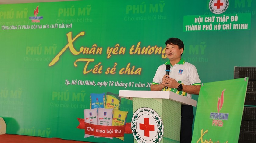 Ông Tống Xuân Phong - Chủ tịch Công đoàn PVFCCo phát biểu tại Lễ trao quà.