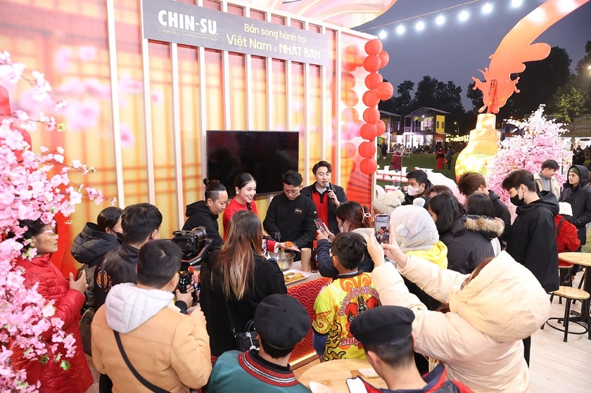 Các chef Việt trổ tài cách tân món Tết tại gian hàng CHIN-SU.