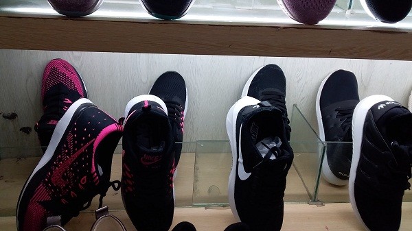 Lucky Hải Dương bán giày Nike với giá... 300 ngàn đồng