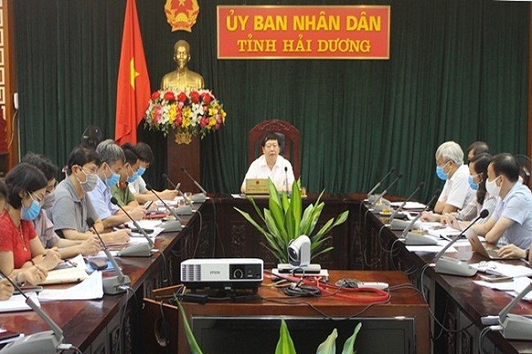 Ông Nguyễn Dương Thái chủ tịch UBND tỉnh Hải Dương chủ trì cuộc họp


