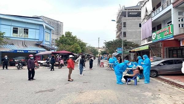 Khoảng 300 người sẽ được xét nghiệm do liên quan đến ca bệnh mới phát hiện ở phường Hải Tân (TP Hải Dương).