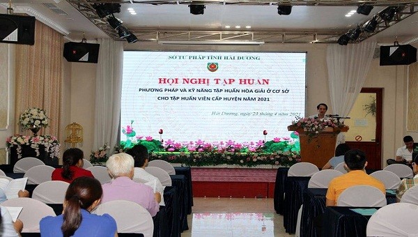 ông Bùi Sỹ Hoàn - Giám đốc sở Tư pháp tỉnh Hải Dương phát biểu khai mạc buổi tập huấn