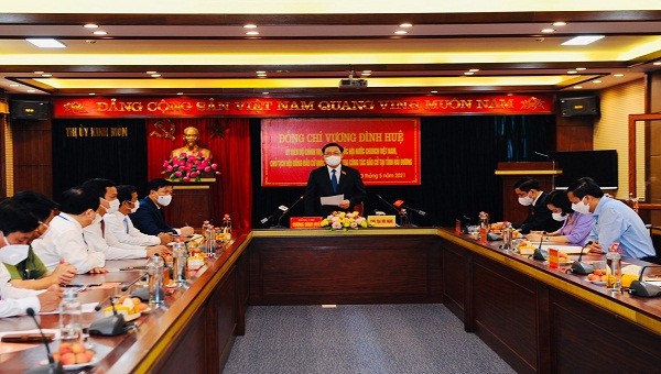 Chủ tịch Quốc hội Vương Đình Huệ phát biểu tại buổi làm việc.

