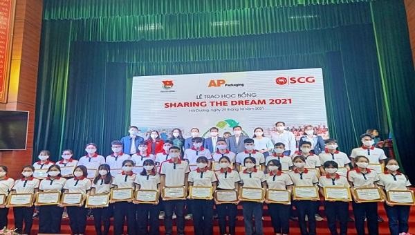 50 học sinh, sinh viên của Hải Dương đã được nhận học bổng "SCG Sharing the dream" 