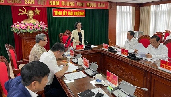 Bà Trương Thị Mai, Thường trực Ban Bí thư phát biểu giao nhiệm vụ cho Ban Thường vụ Tỉnh ủy Hải Dương.