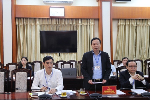 Ông Phạm Đức Toàn, Phó Trưởng ban Ban Thi đua - Khen thưởng Trung ương phát biểu tại hội nghị