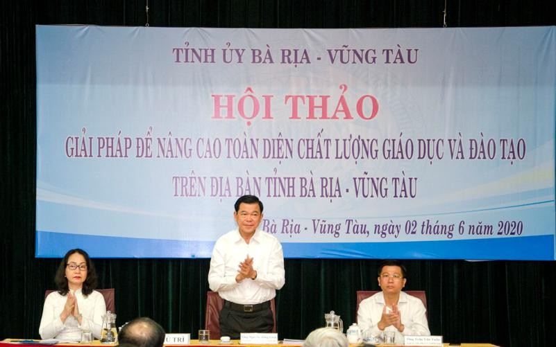 Ông Nguyễn Hồng Lĩnh - Ủy viên Trung ương Đảng, Bí thư Tỉnh ủy, Chủ tịch HĐND tỉnh chủ trì hội thảo