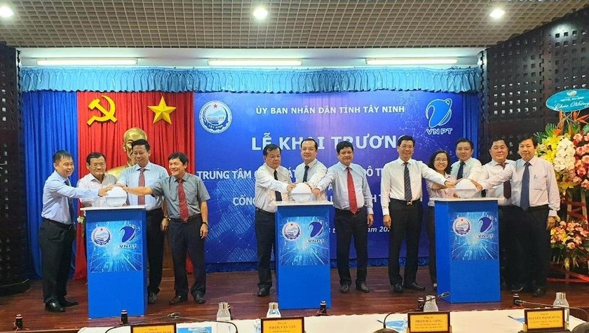 Tây Ninh khai trương Trung tâm giám sát, điều hành đô thị thông minh