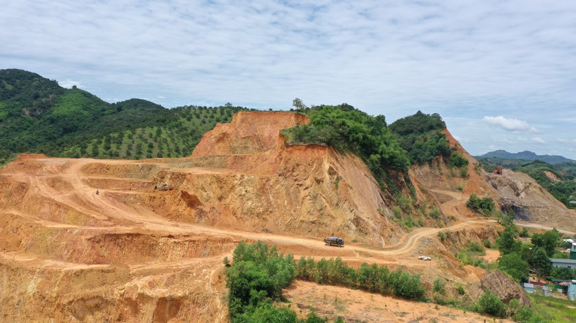Lâm Đồng: Những ngọn núi đang dần biến mất
