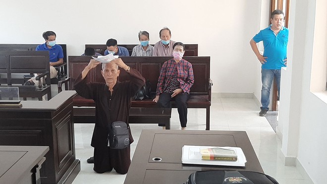 TAND tỉnh Đồng Nai khẳng định “vụ đội đơn, quỳ giữa tòa xin xử án” là dàn dựng. (Ảnh: Báo Thanh niên) 