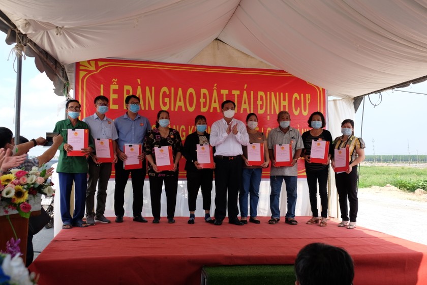 UBND huyện Long Thành tổ chức lễ bàn giao đất tái định cư tại Khu tái định cư Lộc An - Bình Sơn.