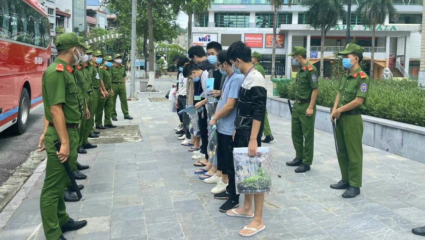 Trao trả 54 công dân người Trung Quốc nhập cảnh trái phép vào Việt Nam qua đường biên giới Tây Nam. 