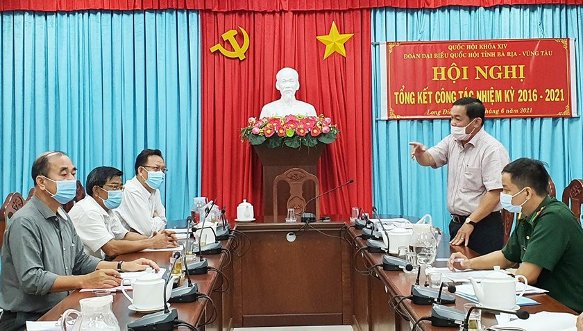 Ông Nguyễn Bá Hùng Chủ tịch UBND huyện Long Điền họp nhanh với ngành y tế để lên phương án xét nghiệm diện rộng
