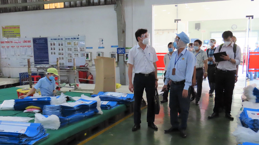 Tổ hỗ trợ công tác phòng, chống dịch COVID-19 của Bộ Y tế tại tỉnh Đồng Nai đi kiểm tra công tác phòng, chống dịch tại Khu công nghiệp, cụm công nghiệp trên địa bàn Biên Hòa.