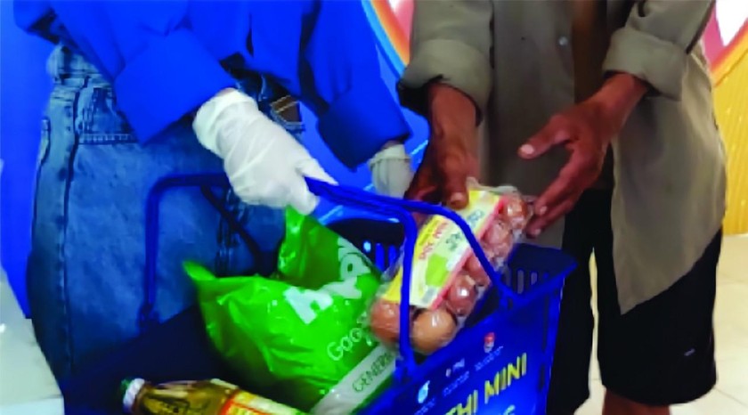 Hỗ trợ giao thực phẩm giúp người dân TP Biên Hoà trong mùa dịch