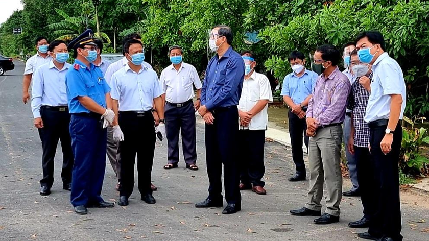 Phó Chủ tịch UBND tỉnh Dương Văn Thắng cùng đoàn công tác kiểm tra tình hình chống dịch tại chốt kiểm dịch xã An Hòa, thị xã Trảng Bàng, Tây Ninh.