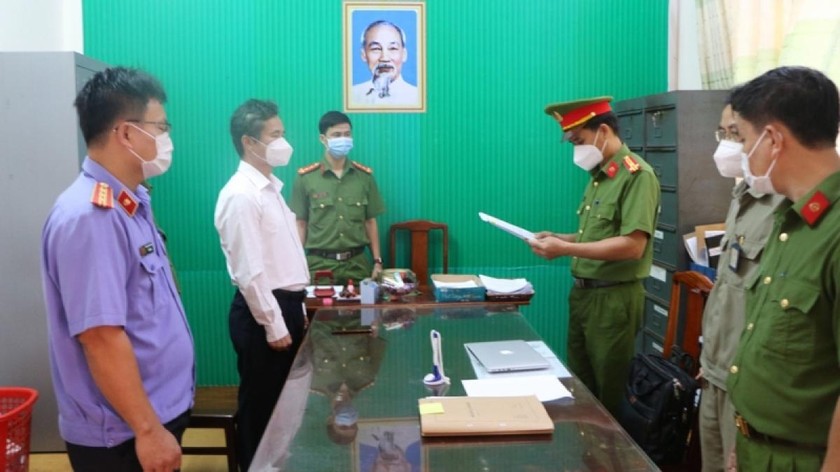 Lệnh bắt ông Võ Văn Việt – Giám đốc Trung tâm giáo dục thường xuyên tỉnh Bình Phước.
