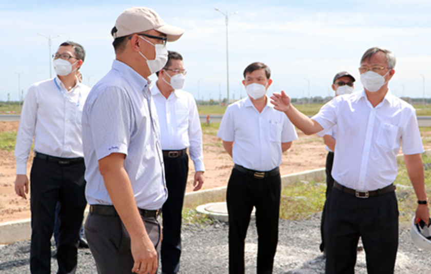 Ông Cao Tiến Dũng, Chủ tịch UBND tỉnh Đồng Nai kiểm tra tiến độ xây dựng tại khu tái định cư sân bay Long Thành