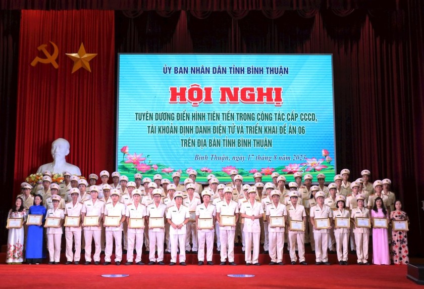 Công an tỉnh Bình Thuận tuyên dương điển hình tiên tiến trong công tác triển khai Đề án 06