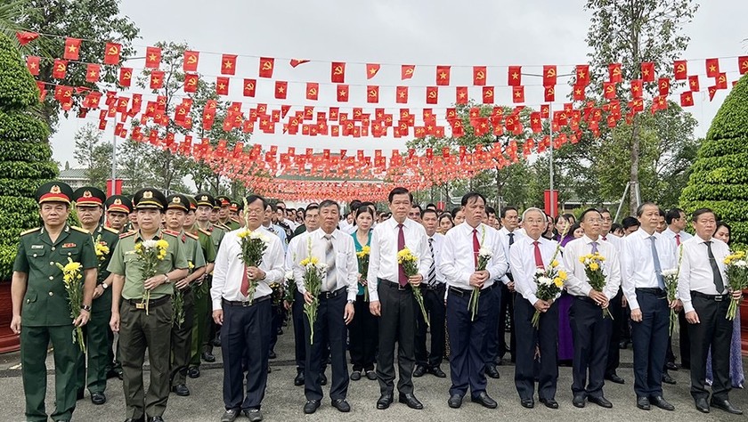 Lãnh đạo tỉnh Đồng Nai viếng liệt sĩ nhân kỷ niệm 78 năm Cách Mạng tháng Tám và Quốc khánh