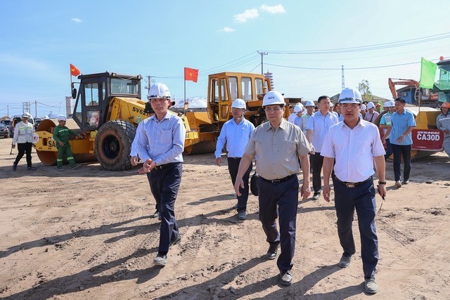 Thủ tướng Phạm Minh Chính thị sát công trường dự án đường cao tốc Biên Hoà - Vũng Tàu