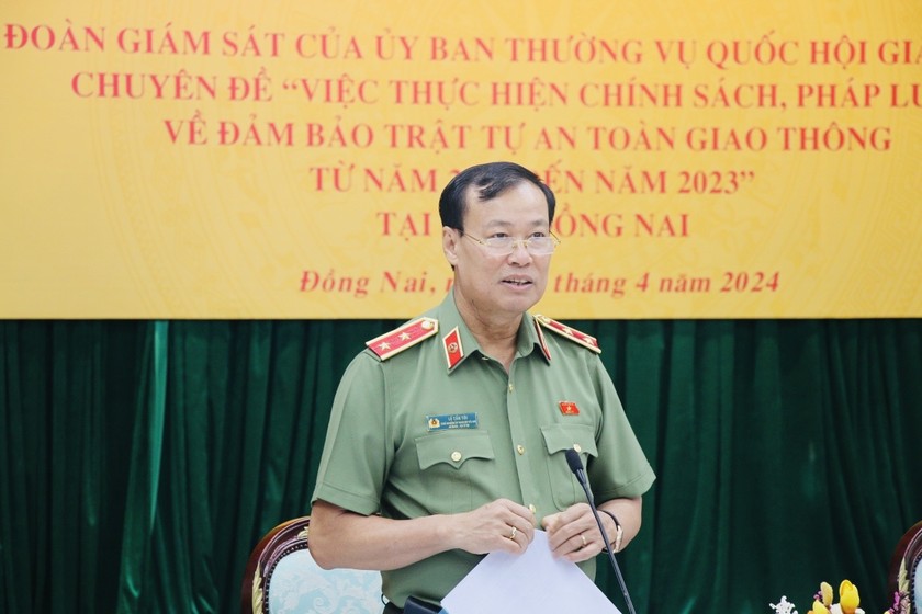 Trung tướng Lê Tấn Tới, Chủ nhiệm Ủy ban Quốc phòng và An ninh phát biểu tại buổi giám sát.
