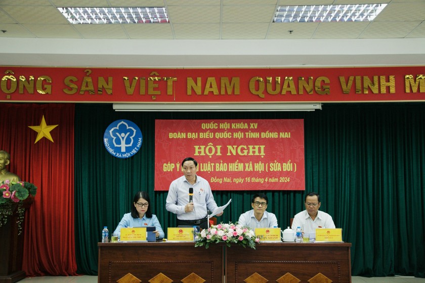 Phó Trưởng Đoàn chuyên trách Đoàn ĐBQH tỉnh Đồng Nai Bùi Xuân Thống phát biểu tại Hội nghị