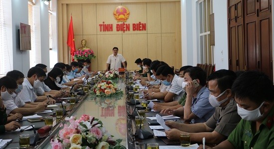 Ông Lê Văn Quý, Phó Chủ tịch UBND tỉnh, Phó Trưởng ban Chỉ đạo phòng chống dịch bệnh COVID-19 chủ trì Hội nghị tại điểm cầu UBND tỉnh.