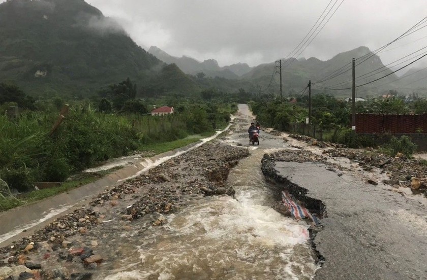 Lai Châu: Mưa lớn kéo dài làm nhiều tuyến đường sạt lở