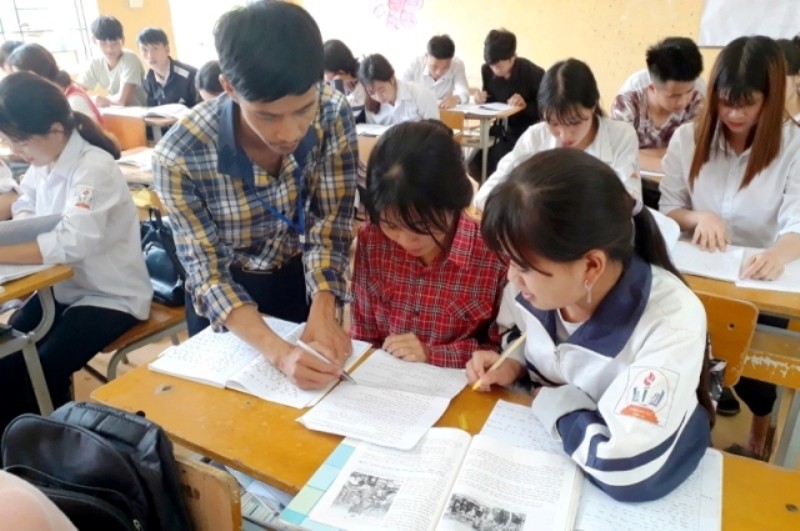 Lào Cai: Hỗ trợ 400 học sinh khó khăn trước kỳ thi tốt nghiệp THPT.