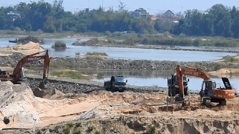 Phú Yên: Doanh nghiệp “rút ruột” sông Ba
