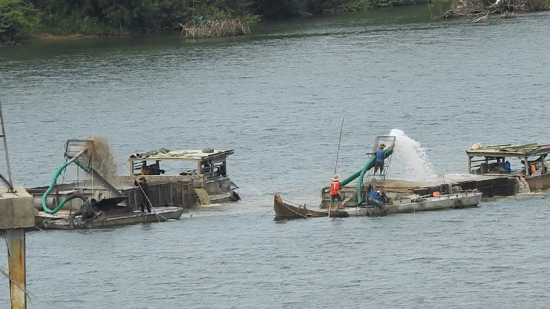 Quảng Nam: Chỉ mới cấp phép chủ trương, doanh nghiệp đã vội vàng cào xới sông Thu Bồn
