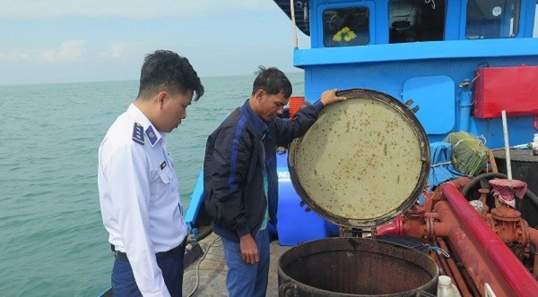 BTL Vùng Cảnh sát biển 2 kiểm tra tàu An Bình 88.