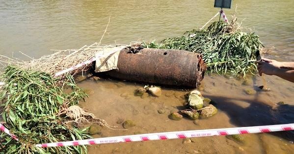 Quả bom được phát hiện trên sông Trà Khúc có chiều dài 1,5m, nặng khoảng 750kg.