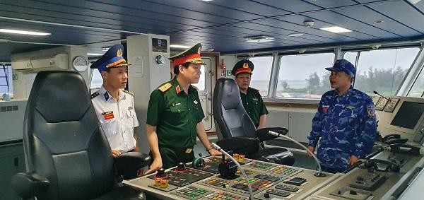 Thiếu tướng Đỗ Thanh Phong, Cục phó Cục Tuyên huấn kiểm tra trên tàu CSB 8002
