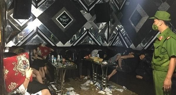 40 nam, nữ tụ tập sử dụng ma túy trong quán karaoke ở Quảng Nam
