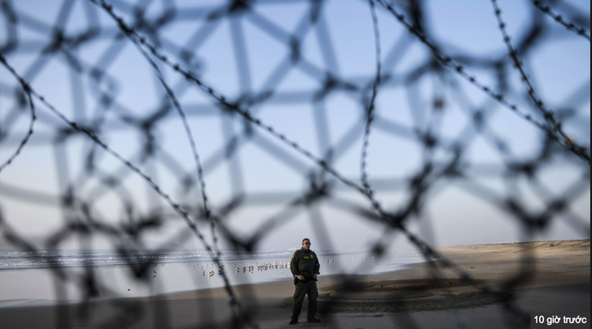 Sĩ quan tuần tra biên giới tại bãi biển California, giáp với Mexico (Ảnh:AP)