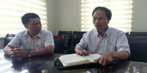 Ông Trần Đăng Hải – Chánh Thanh tra Sở giao thông thành phố Hà Nội (bên phải) trả lời phóng viên