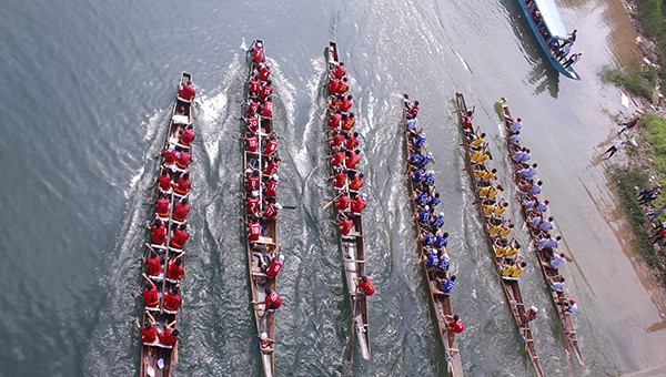 Lễ hội đua thuyền truyền thống lần thứ 3 được tổ chức trên sông Son(huyện Bố Trạch, Quảng Bình)