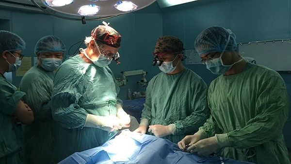 Gần 100 bệnh nhân được tiến hành phẫu thuật sau khi tiến hành khám sàng lọc