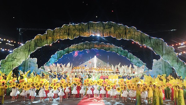 Toàn cảnh chương trình nghệ thuật khai mạc Lễ hội hang động tỉnh Quảng Bình năm 2019