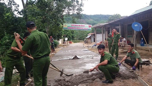 Công an tỉnh Thừa Thiên Huế phối hợp với các đơn vị hưởng ứng chiến dịch "Hành quân xanh" năm 2019