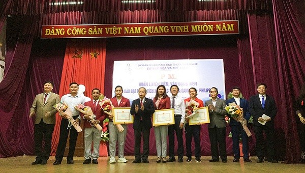 Lãnh đạo tỉnh Thừa Thiên Huế tổ chức buổi gặp mặt, tặng thưởng các HLV, VĐV