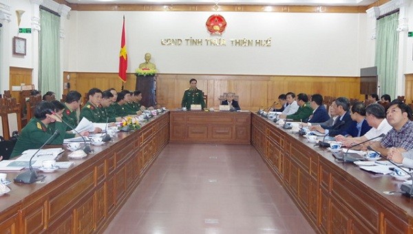 Toàn cảnh buổi làm việc của Đoàn công tác Quân khu 4 và UBND tỉnh Thừa Thiên Huế.