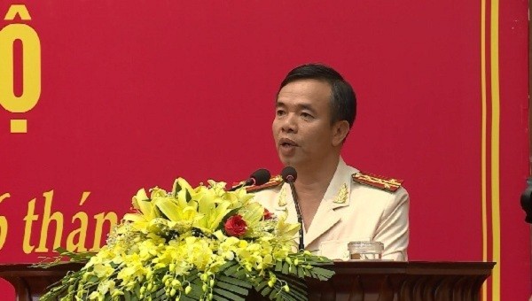 Đại tá Nguyễn Tiến Nam, tân Giám đốc Công an tỉnh Quảng Bình phát biểu tại buổi lễ.